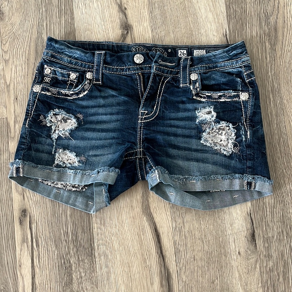 Miss Me Shorts size 26 like new!